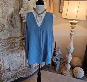 Time and Tru Light Blue V-Neck Sleeveless Tank